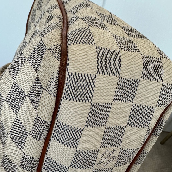 Pre-loved Louis Vuitton white canvas cross body bag. Small version. - Picture 5 of 14